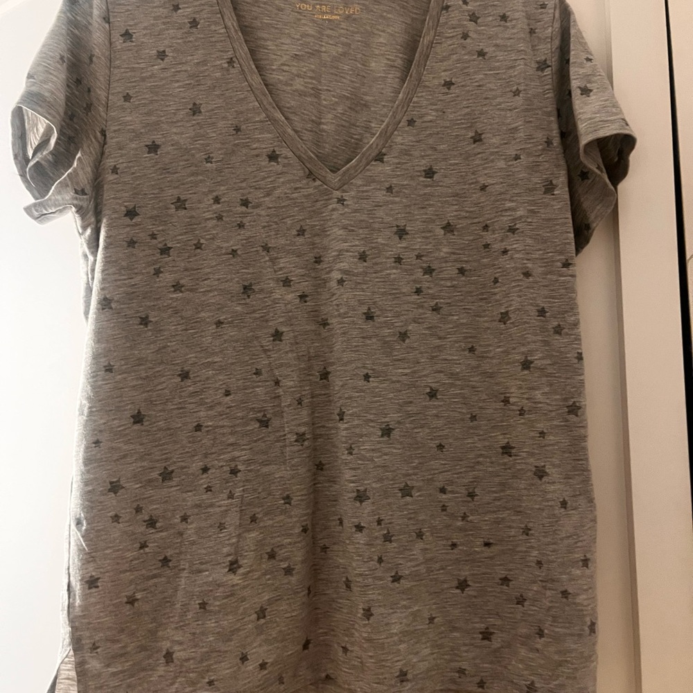 Stella & Dot Gray Star Short Sleeve V-Neck Top